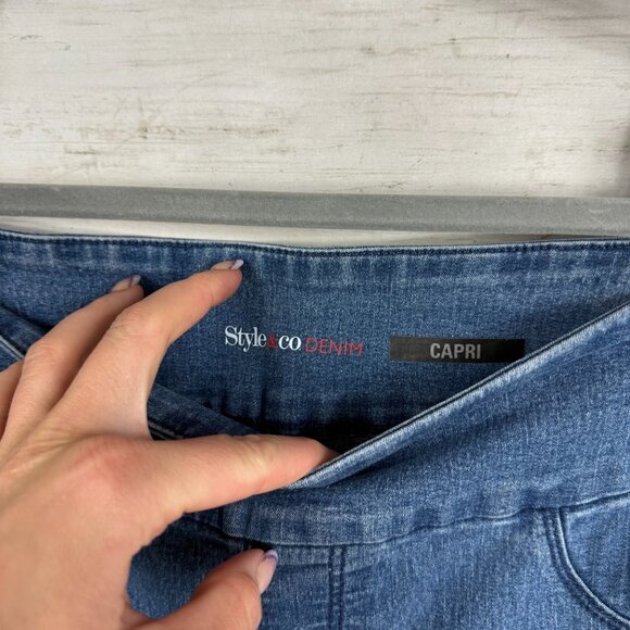 Style&co Pull-On Stretchy Denim Capris - Picture 3 of 5